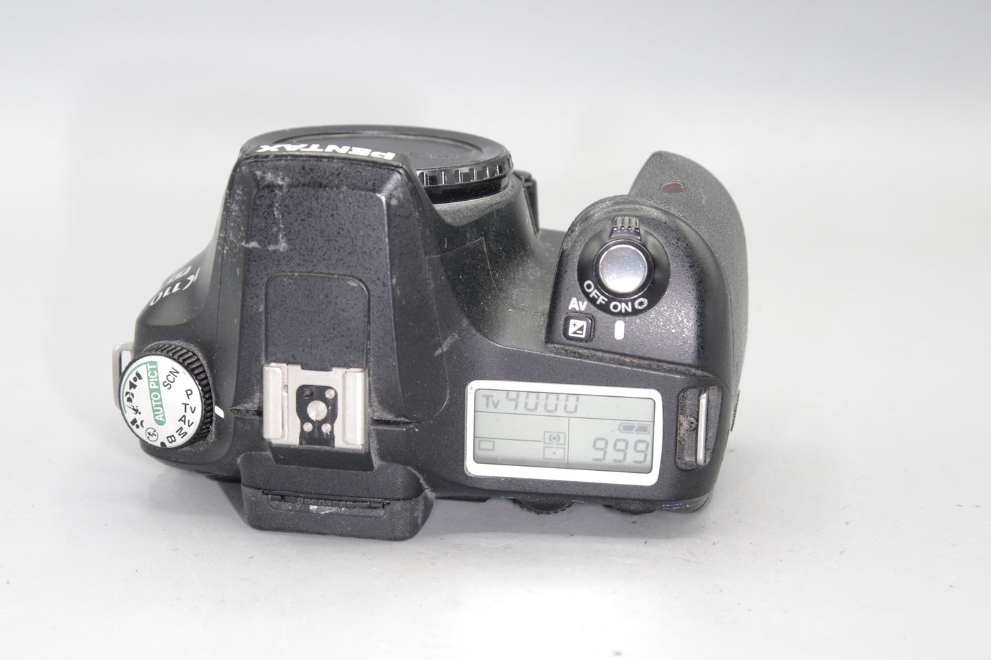 Pentax K110D 6.1MP DSLR - Uses AA Batteries