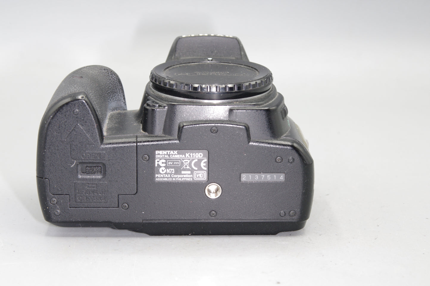 Pentax K110D 6.1MP DSLR - Uses AA Batteries