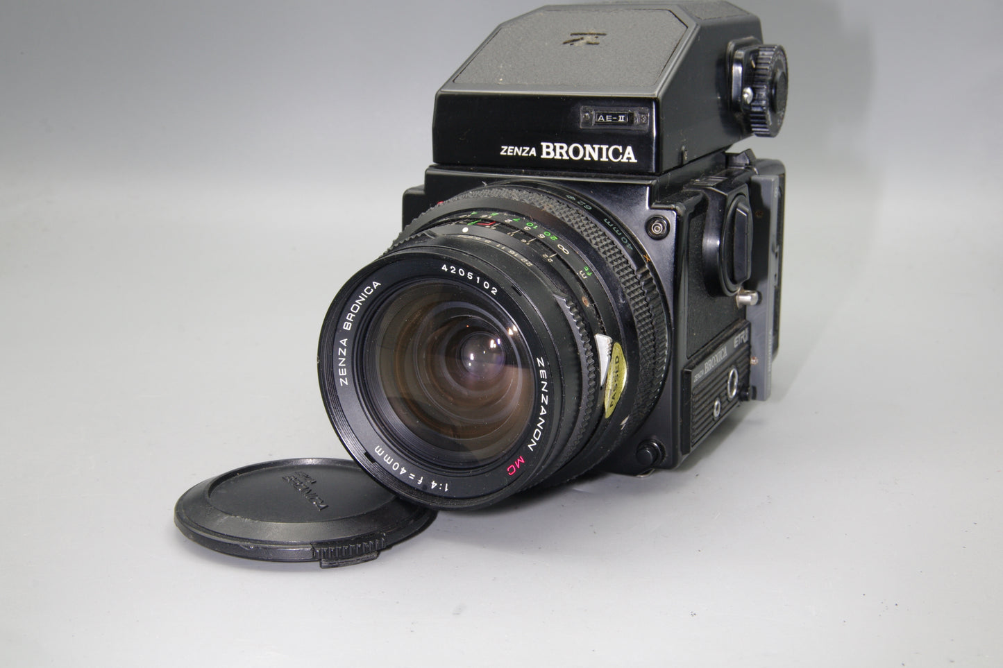 Bronica ETR‑Si 645 Camera with 40mm f/4 Lens and AE‑II Finder – Tested