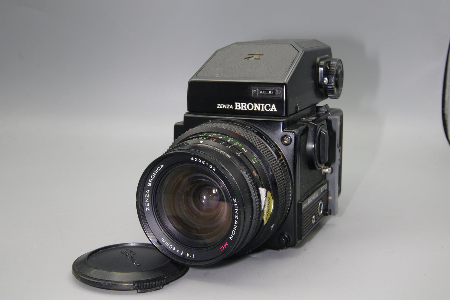 Bronica ETR‑Si 645 Camera with 40mm f/4 Lens and AE‑II Finder – Tested