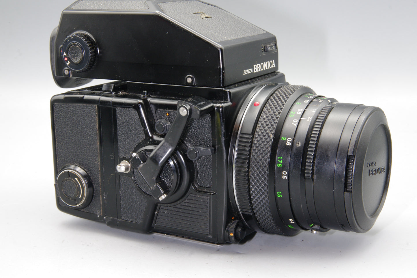Bronica ETR‑Si 645 Camera with 40mm f/4 Lens and AE‑II Finder – Tested