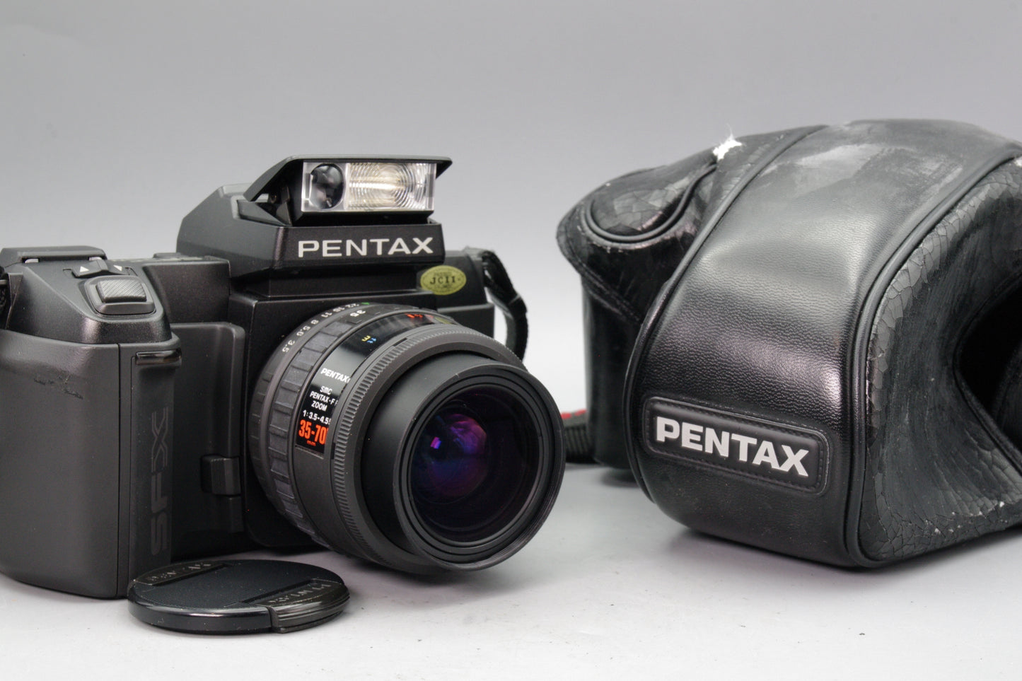 Pentax SFXn 35mm SLR with 35‑70mm Power Zoom Lens & Case – Tested – VGC