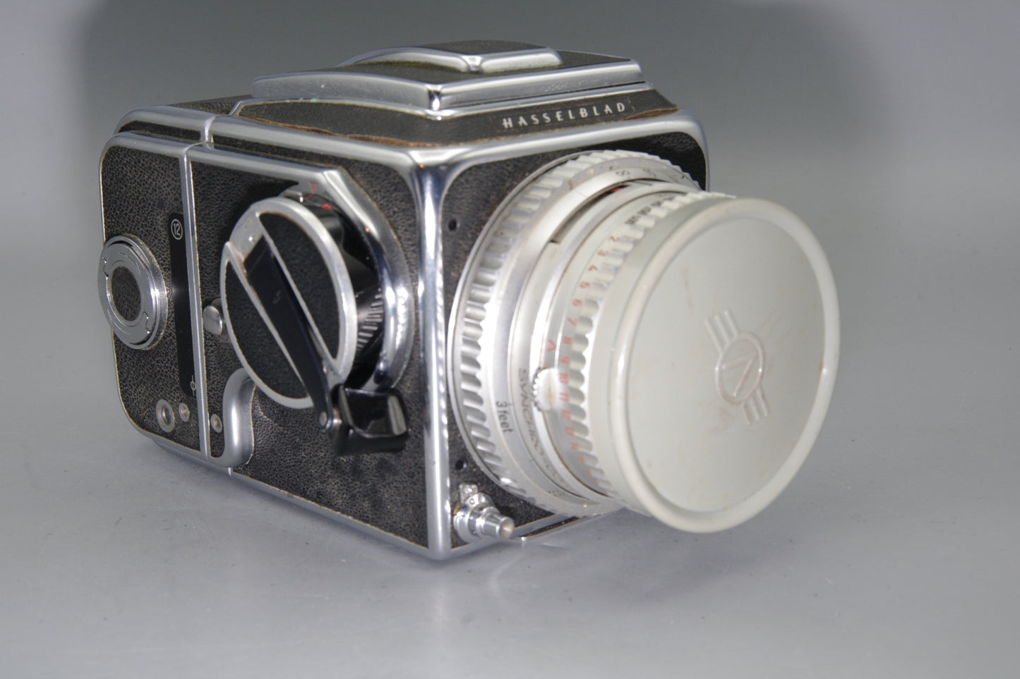 Hasselblad 500C Kit – Planar 80mm, Waist Level Finder, 120 Back