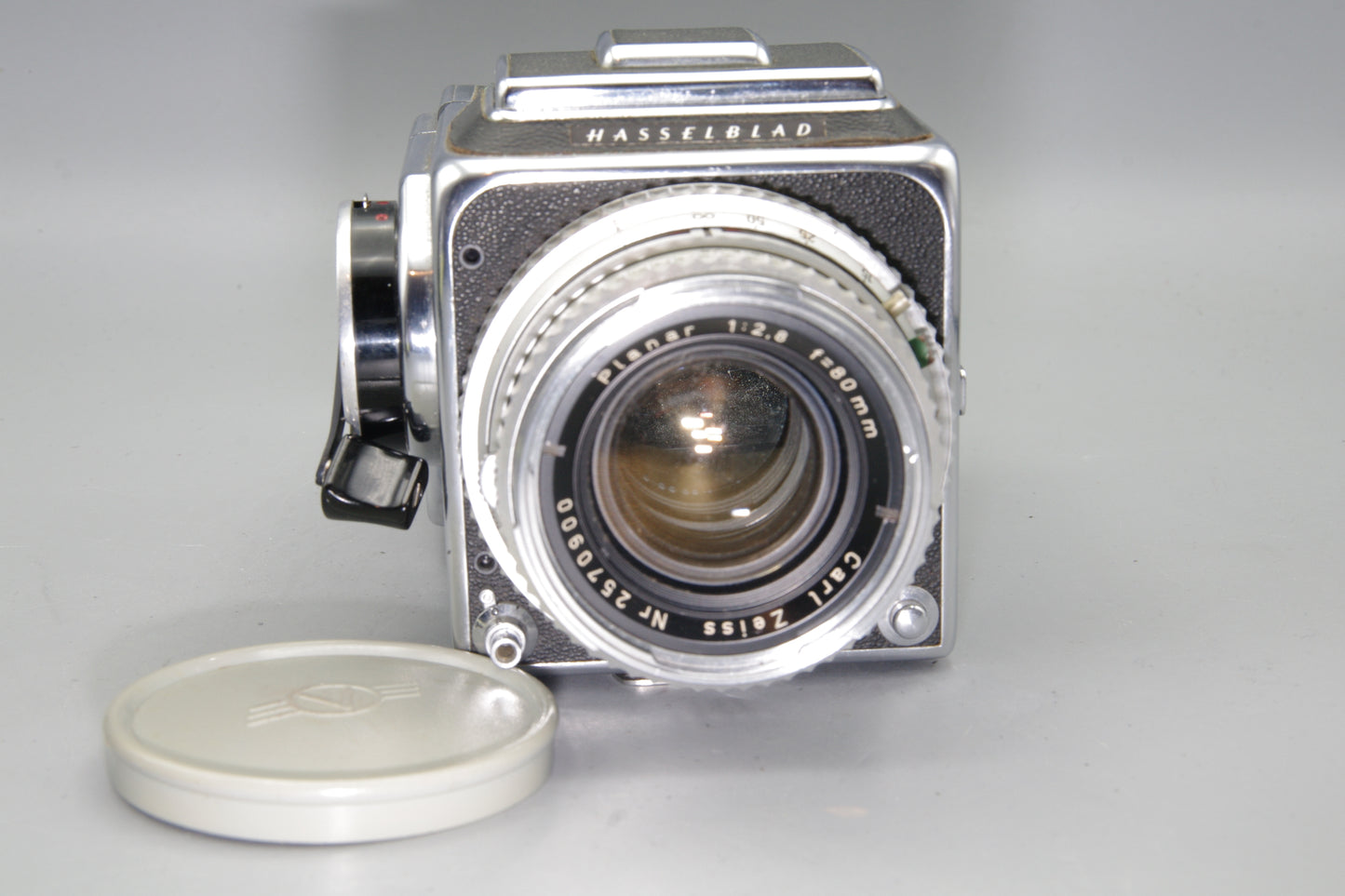 Hasselblad 500C Kit – Planar 80mm, Waist Level Finder, 120 Back