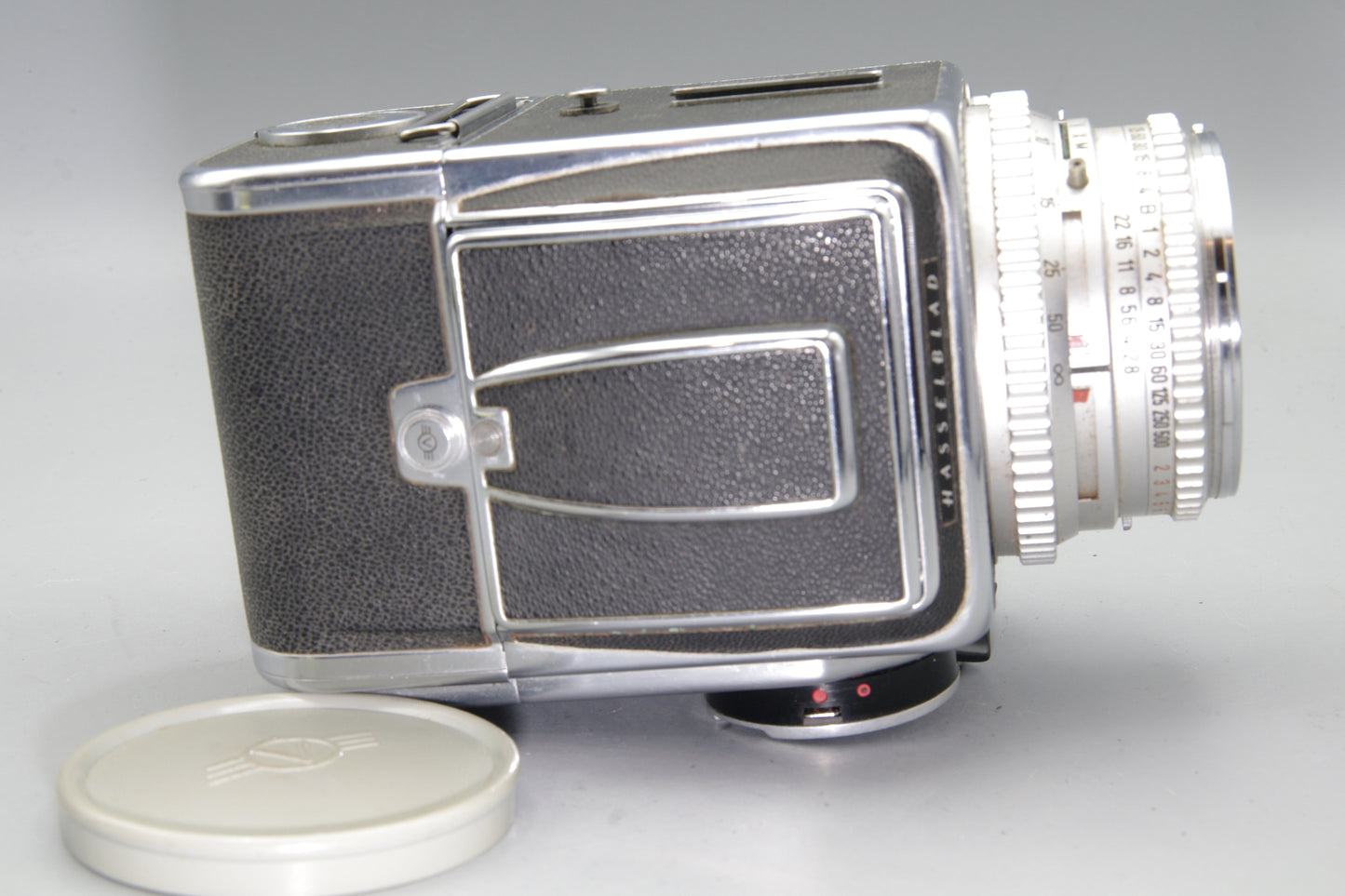 Hasselblad 500C Kit – Planar 80mm, Waist Level Finder, 120 Back