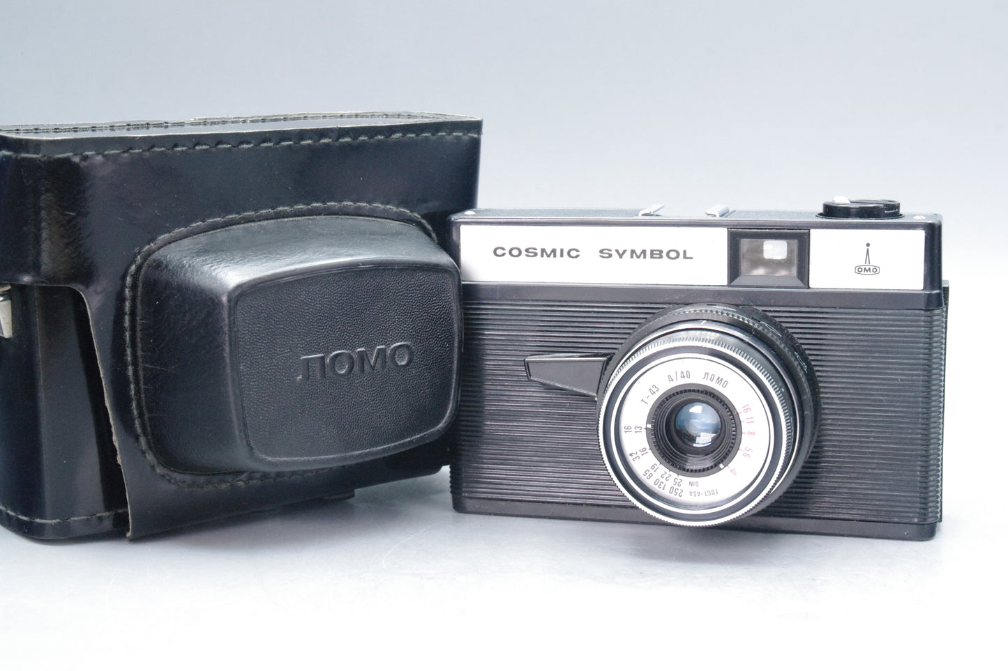 Lomo Cosmic Symbol OMO 35mm Film Camera 40mm f/4 Lens with Case – Excellent