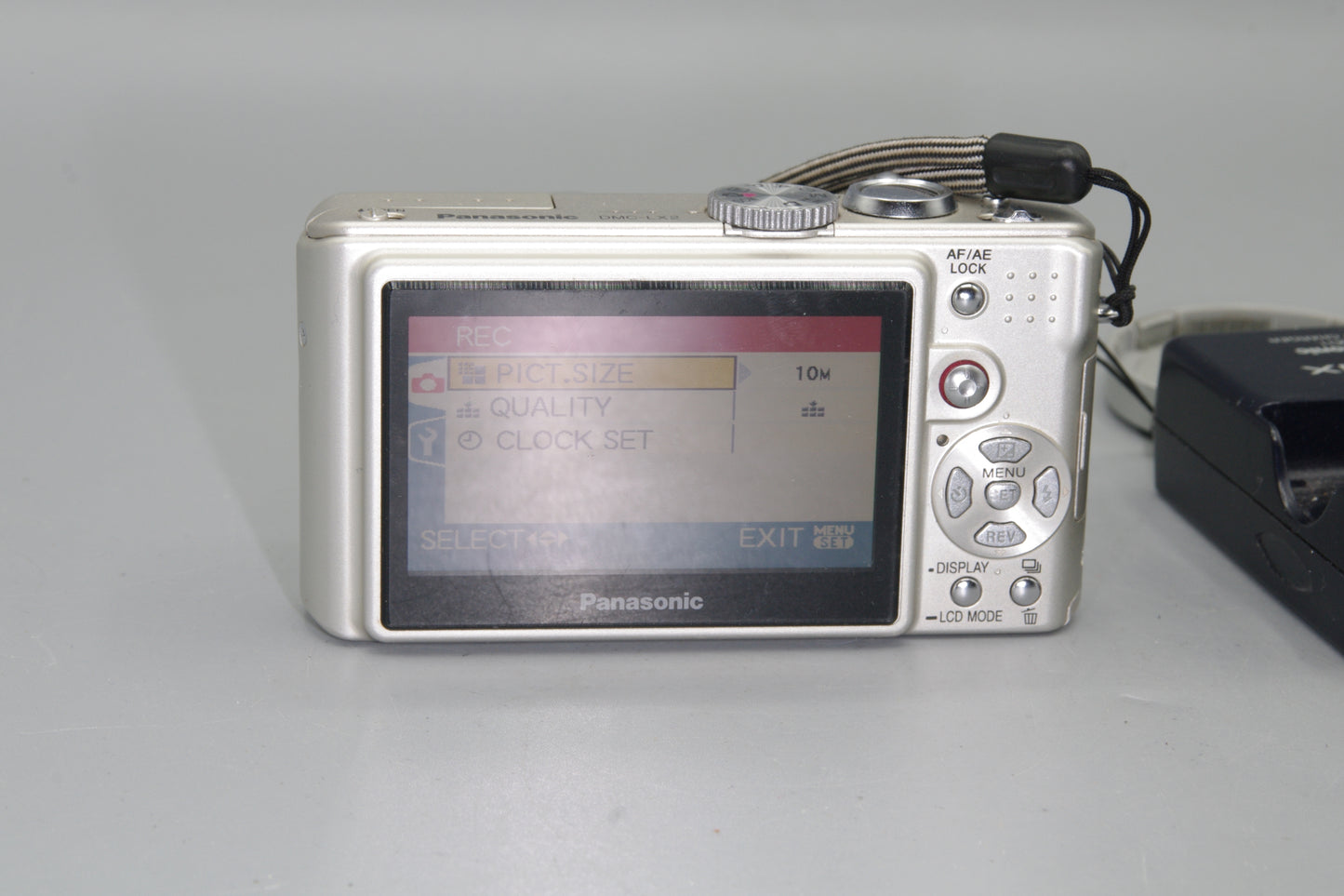 Panasonic Lumix DMC-LX2 10.2MP Camera & Charger