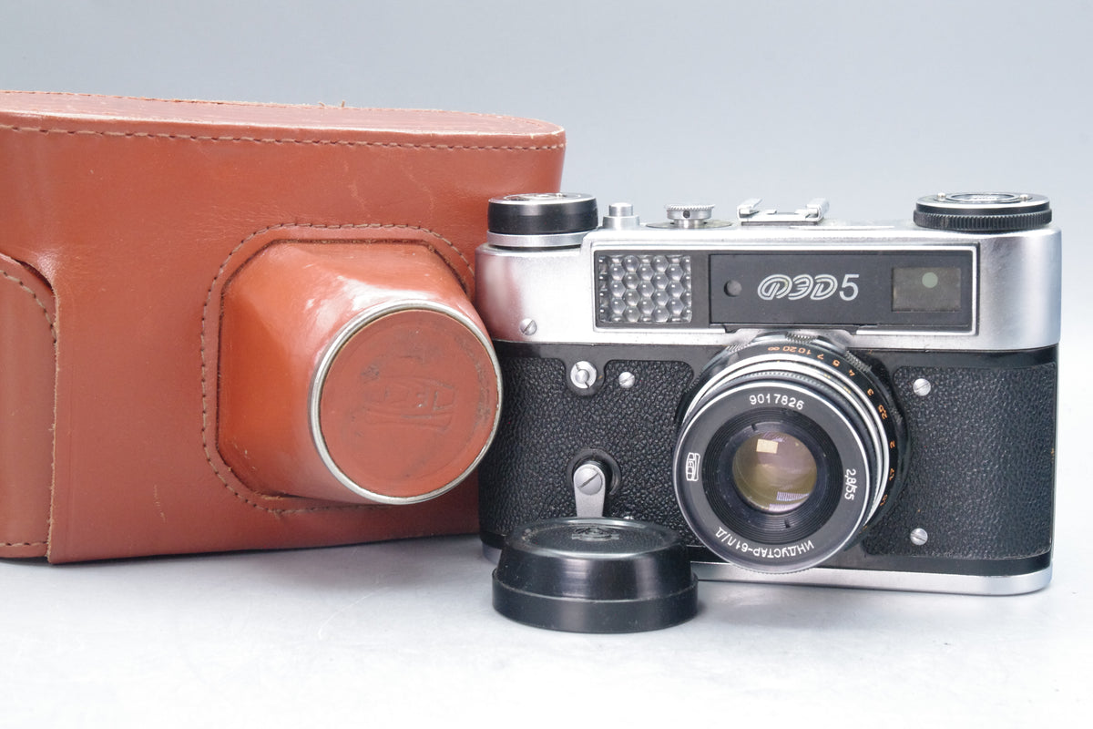 Soviet KMZ FED‑5 35mm Rangefinder with 55mm f/2.8 Lens & Case – Excellent