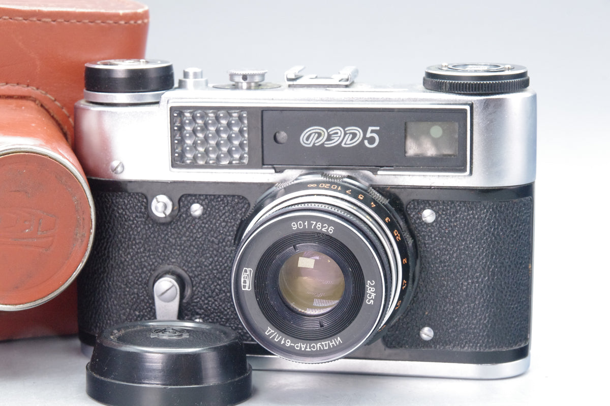 Soviet KMZ FED‑5 35mm Rangefinder with 55mm f/2.8 Lens & Case – Excellent
