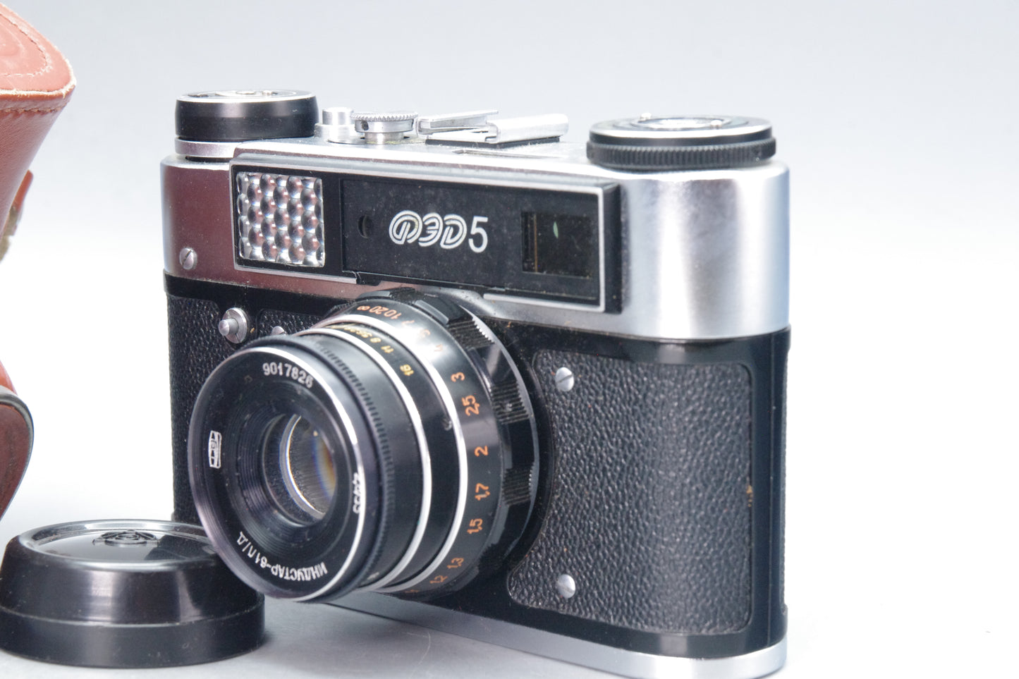 Soviet KMZ FED‑5 35mm Rangefinder with 55mm f/2.8 Lens & Case – Excellent