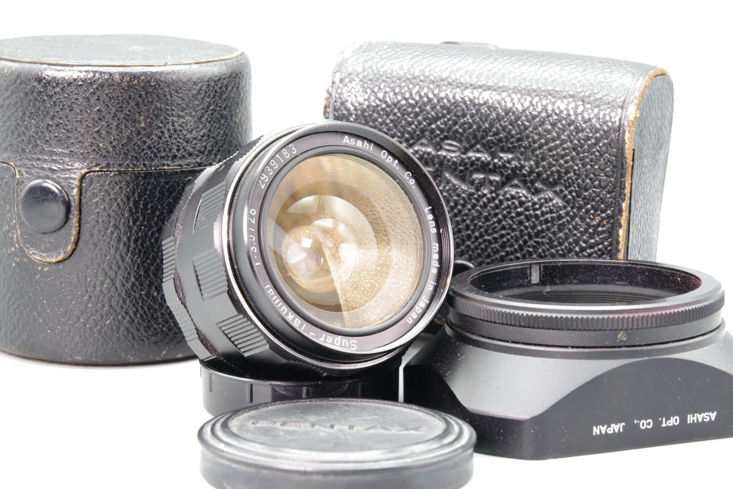Asahi Super‑Takumar 28mm f/3.5 Lens – M42 Mount – Caps, Hood & Cases – Excellent