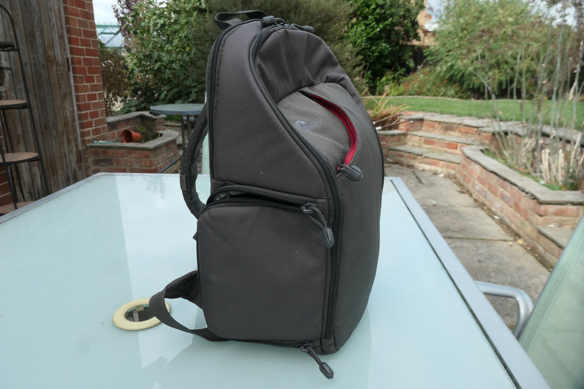Lowepro Transit Sling 150 AW – Compact Camera Sling – Good Condition