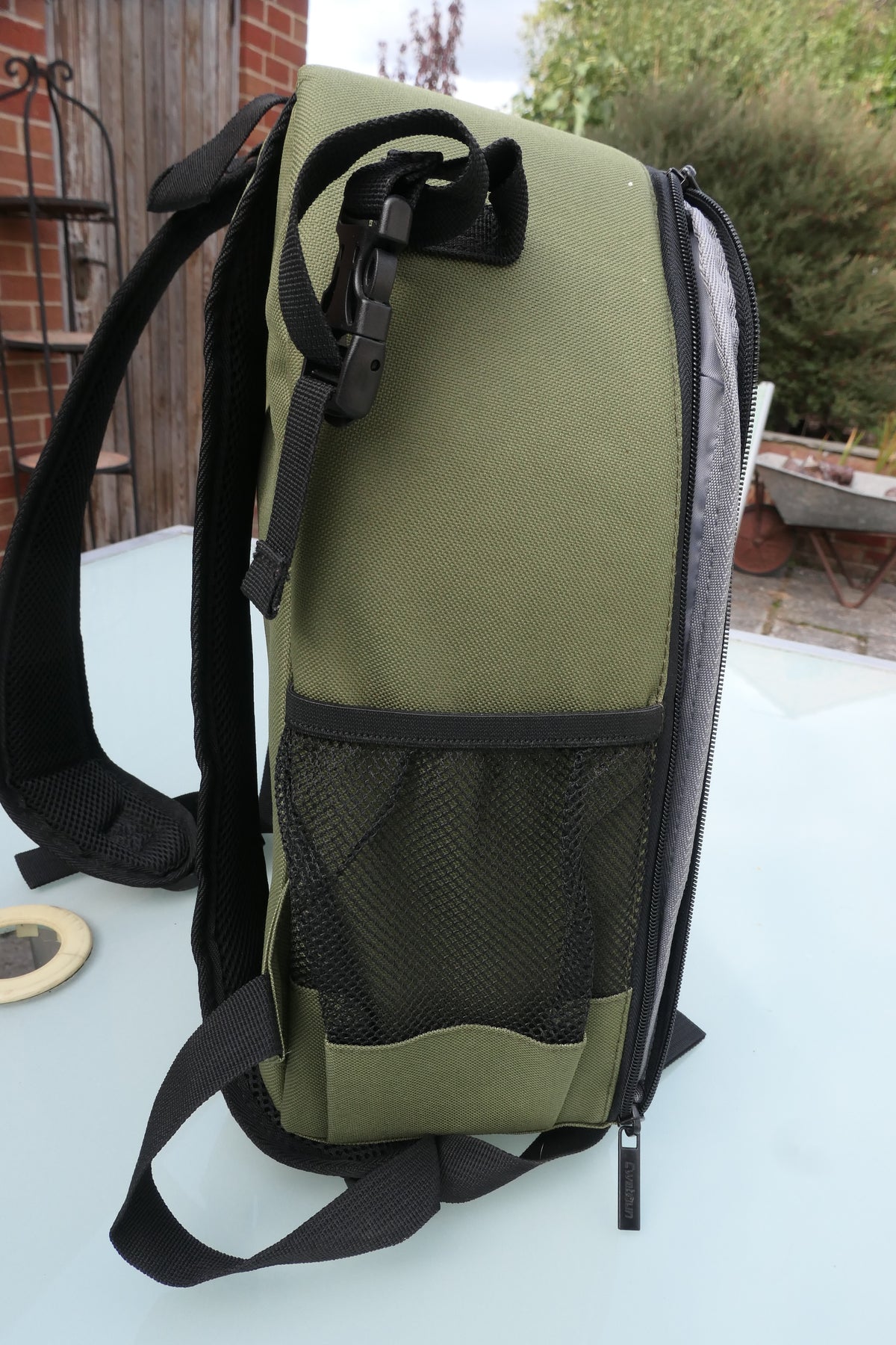 Cwatcun Green Compact Camera Backpack – Lightweight Photo Bag – Good Condition